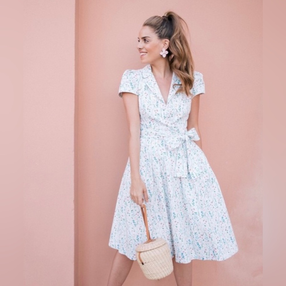 Gal Meets Glam Anne - white flowered tea length dress.